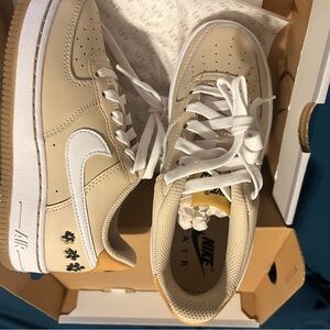Nike Air Force 1 SE (GS) - White and Black